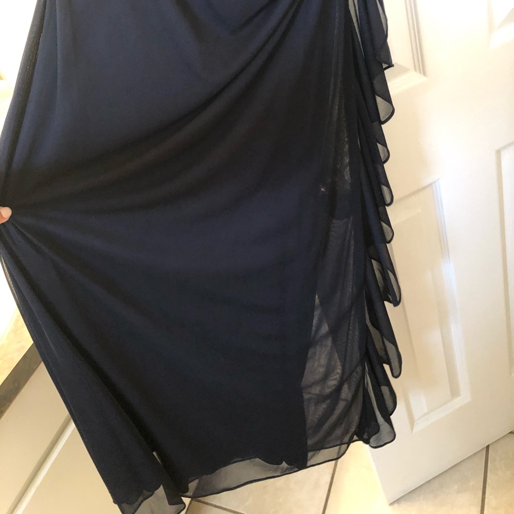 Formal dress - Picture 4 of 8